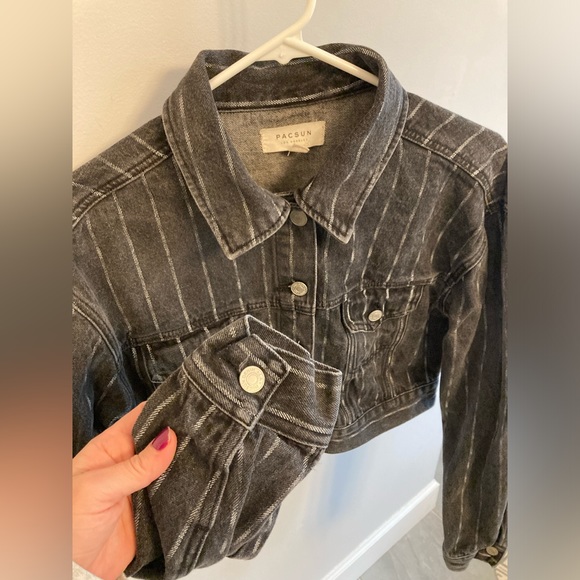 PacSun Cropped Black and White Stripe Jean Jacket size M/L - Picture 3 of 4